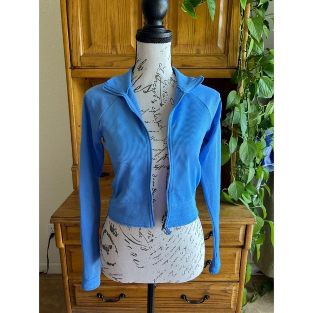 Fabletics Blue Ribbed Zip Crop Athletic Jacket with‎ Thumbholes Cropped Small